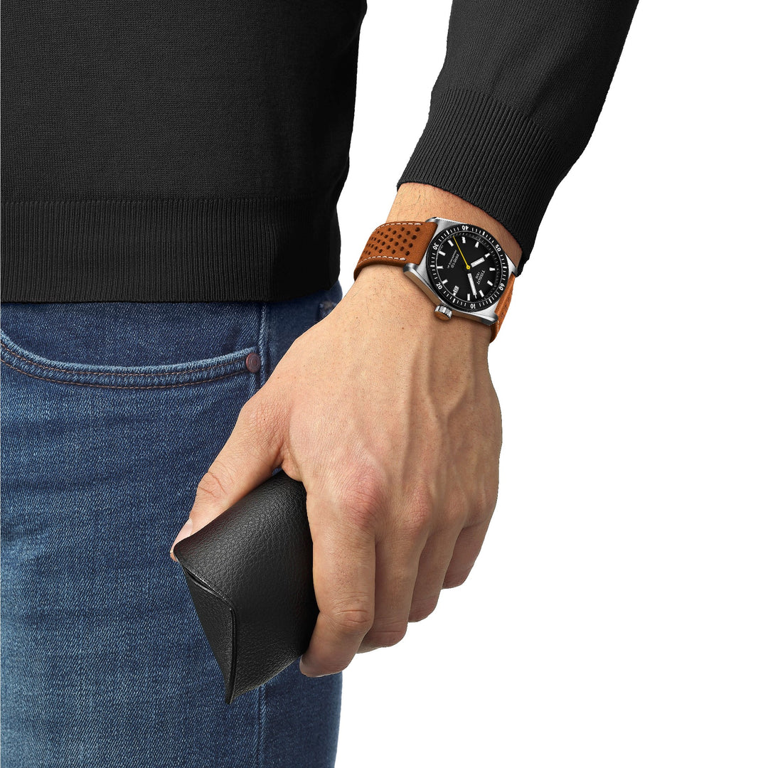 This watch showcases a sleek 3